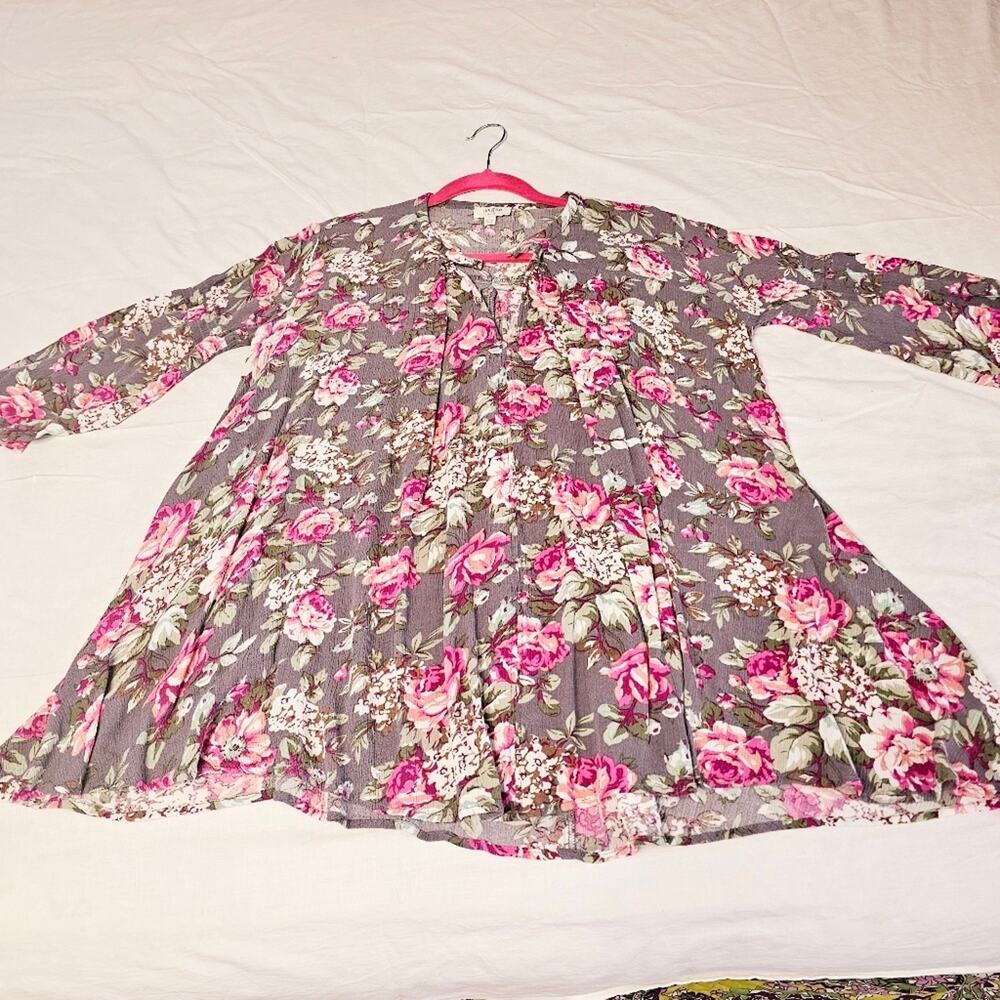 Umgee Top Gray Floral Boho Flowy Top Womens Fun Easy to wear